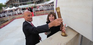 Hubert Rouy et Joëlle Ceccaldi-Raynaud - Pose de la 1ère pierre de la Villa Médicis à Puteaux