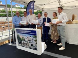 De gauche à droite : Côme Tollet (Premier adjoint délégué à l'environnement et au développement durable de Caluire-et-Cuire), Philippe Cochet (Maire de Caluire-et-Cuire), Pascal Auzenat (Directeur Promotion Rhône-Alpes – Groupe Gambetta), Benoît Tracol (Président Conseil Local de lyon chez Crédit Coopératif), Renaud Payre (Vice-président de la Métropole de Lyon), Julie Bergeot (Directrice Générale de la Foncière Solidaire du Grand Lyon) et Arnaud Cecillon (Directeur Général – Rhône Saône Habitat)