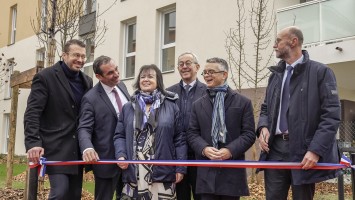 Yann Bouyssou, Directeur du Département Stratégie LMH, Romain Barry, Directeur Régional Promogim Lyon, Odette Garbrecht, 1ère Adjointe au Maire de Meyzieu, François Payelle, Directeur Général Délégué Promogim, Renaud Payre, Vice-Président de la Métropole de Lyon, Christophe Quiniou, Maire de Meyzieu