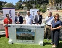 Oz_Gambetta_Pose 1ère pierre : De gauche à droite : Hortense Synave (EPF PACA), Benjamin Domer (Groupe Edouard Denis), Louis Nègre (maire de Cagnes-sur-Mer et président délégué de la Métropole Nice Côte d’Azur), Aymeric Pahlavi (Groupe Gambetta), Martial G